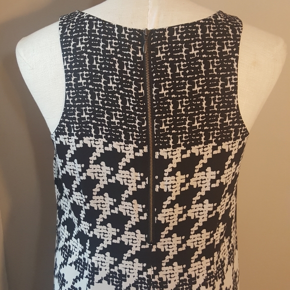 CAbi Houndstooth Broken Check Sleeveless Top - Picture 5 of 9
